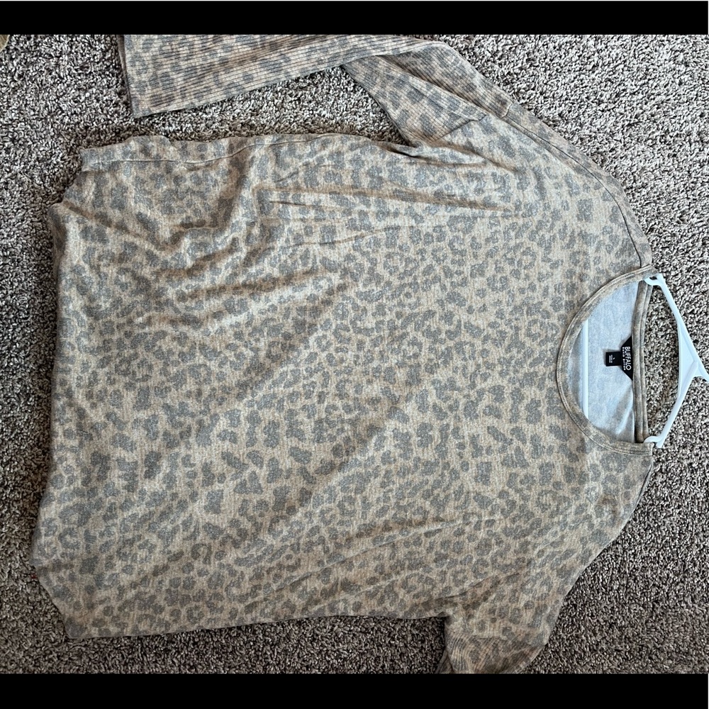 Soft cheetah print long sleeve worn once
